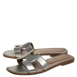 Hermes Silver Textured Leather Oran Flats Size 38.5 For Women -Deals Hermes Store luxury women hermes used shoes p377087 008