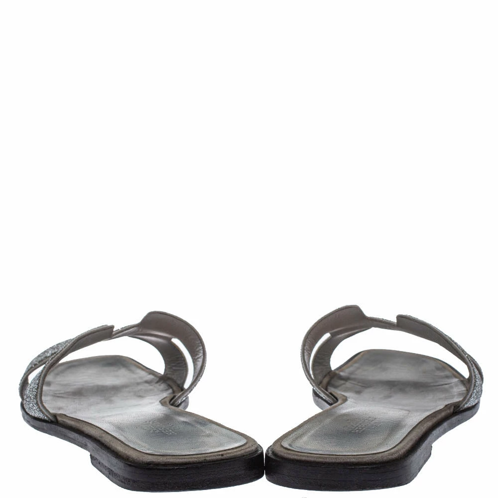 Hermes Grey/Silver Glitter Leather Oran Flat Slides Size 40 For Women 7 Hermes Grey/Silver Glitter Leather Oran Flat Slides Size 40 For Women - Image 5
