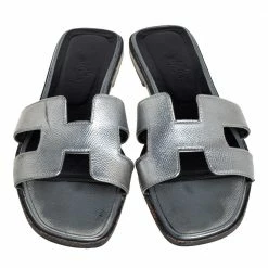 Hermes Hermés Silver Leather Oran Flat Sandals Size 39.5 For Women -Deals Hermes Store luxury women hermes used shoes p410381 001