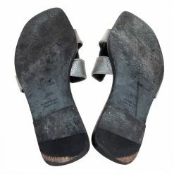 Hermes Hermés Silver Leather Oran Flat Sandals Size 39.5 For Women -Deals Hermes Store luxury women hermes used shoes p410381 008