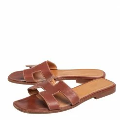 Hermes Hermés Brown Leather Oran Slide Sandals Size 38 For Women -Deals Hermes Store luxury women hermes used shoes p421087 002