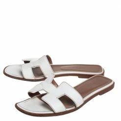 Hermes White Leather Oran Flats Sandals Size 39.5 For Women -Deals Hermes Store luxury women hermes used shoes p433537 001