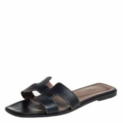 Hermes Black Leather Oran Flat Slides Size 41 For Women