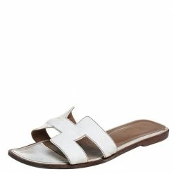 Hermes White Leather Oran Flats Size 39 For Women