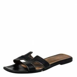 Hermes Black Leather Oran Flat Sandals Size 38 For Women