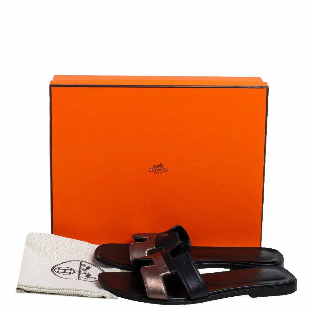 Hermes Black/Metallic Gold Leather Oran Flat Slides Size 38 For Women 11 Hermes Black/Metallic Gold Leather Oran Flat Slides Size 38 For Women - Image 9