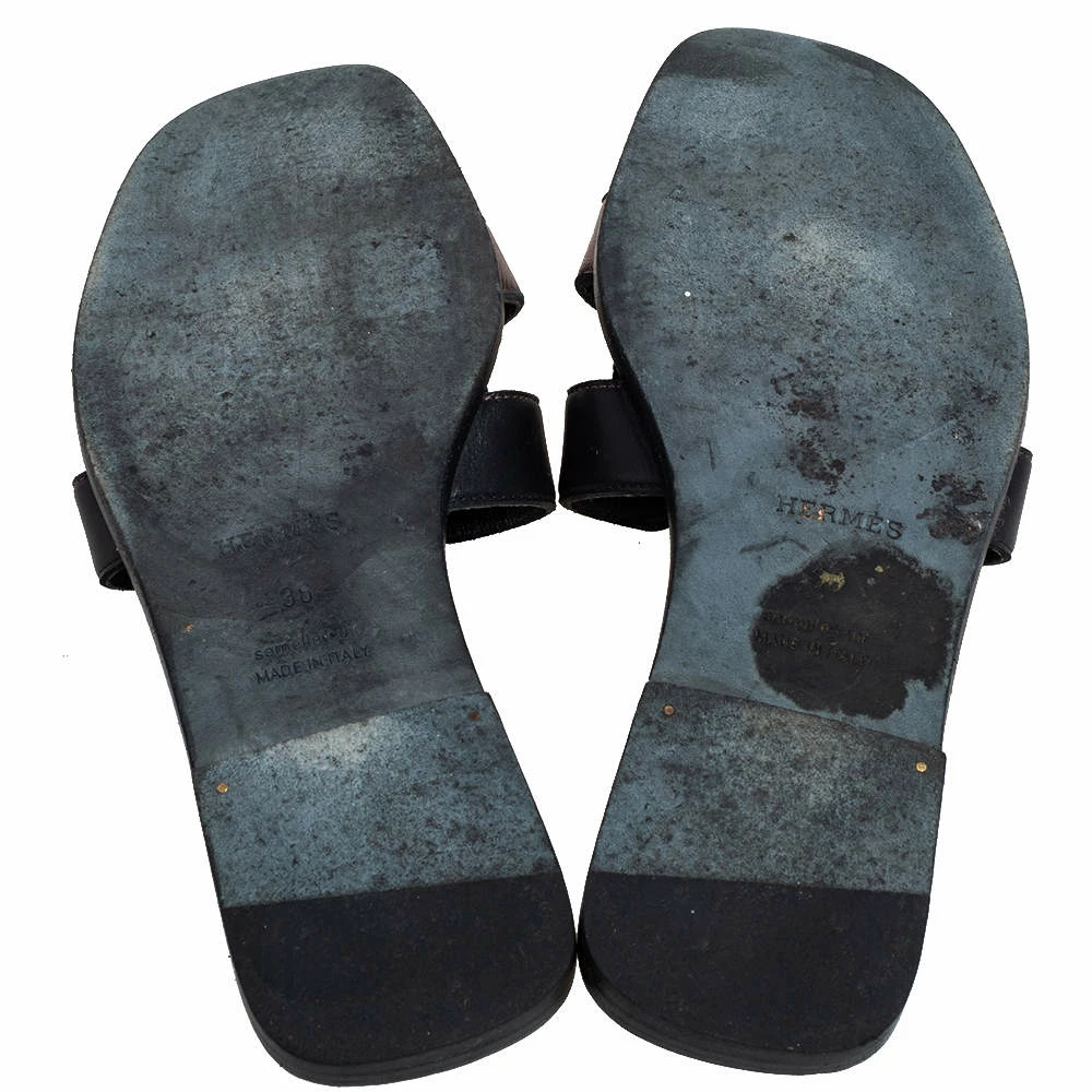 Hermes Black/Metallic Gold Leather Oran Flat Slides Size 38 For Women 8 Hermes Black/Metallic Gold Leather Oran Flat Slides Size 38 For Women - Image 6