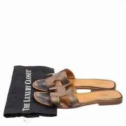 Hermes Hermés Bronze Leather Oran Sandals Size 39 For Women -Deals Hermes Store luxury women hermes used shoes p486353 009