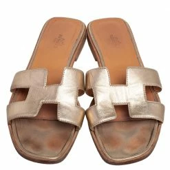 Hermes Hermès Gold Leather Oran Flat Sandals Size 39.5 For Women -Deals Hermes Store luxury women hermes used shoes p486370 004