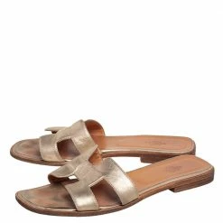 Hermes Hermès Gold Leather Oran Flat Sandals Size 39.5 For Women -Deals Hermes Store luxury women hermes used shoes p486370 009