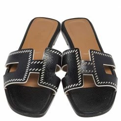 Hermes Black Textured Leather Cut Out Detail Oran Sandals Size 39 For Women 12 Hermes Black Textured Leather Cut Out Detail Oran Sandals Size 39 For Women -Deals Hermes Store luxury women hermes used shoes p504028 003