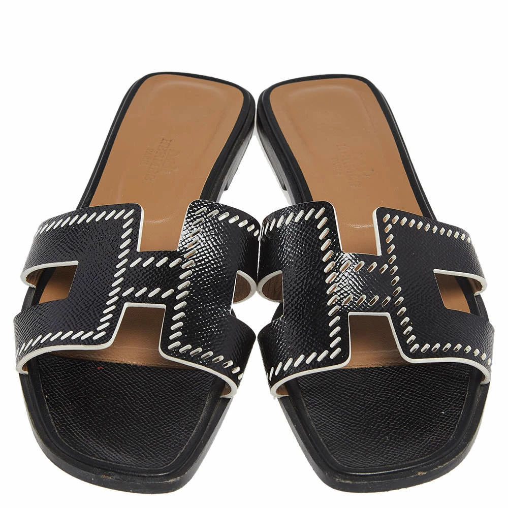Hermes Black Textured Leather Cut Out Detail Oran Sandals Size 39 For Women 5 Hermes Black Textured Leather Cut Out Detail Oran Sandals Size 39 For Women - Image 3