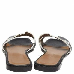 Hermes Black Textured Leather Cut Out Detail Oran Sandals Size 39 For Women 14 Hermes Black Textured Leather Cut Out Detail Oran Sandals Size 39 For Women -Deals Hermes Store luxury women hermes used shoes p504028 004