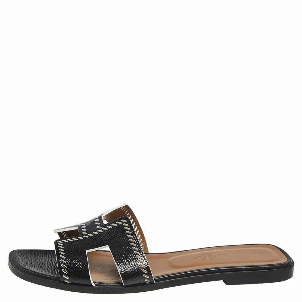 Hermes Black Textured Leather Cut Out Detail Oran Sandals Size 39 For Women 4 Hermes Black Textured Leather Cut Out Detail Oran Sandals Size 39 For Women - Image 2