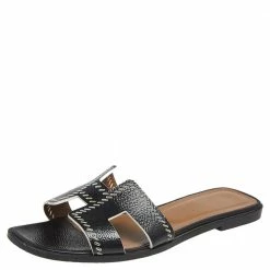 Hermes Black Textured Leather Cut Out Detail Oran Sandals Size 39 For Women