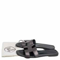 Hermes Metallic Grey Leather Oran Flat Slides Size 37 For Women -Deals Hermes Store luxury women hermes used shoes p505912 009