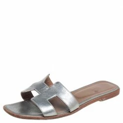 Hermes Silver Leather Oran Flats Sandals Size 39.5 For Women