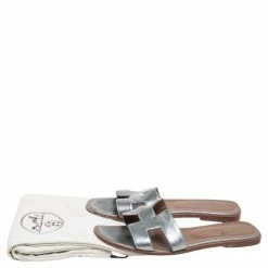 Hermes Silver Leather Oran Flats Sandals Size 39.5 For Women -Deals Hermes Store luxury women hermes used shoes p526507 009