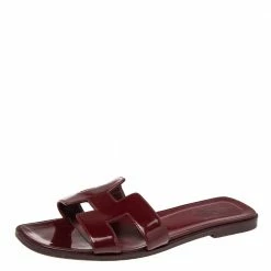 Hermes Burgundy Patent Leather Oran Sandals Size 38.5 For Women