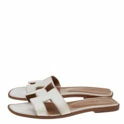 Hermes Hermès White Leather Oran Flat Sandals Size 38 For Women -Deals Hermes Store luxury women hermes used shoes p553441 002