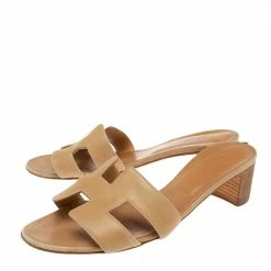 Hermes Beige Leather Oasis Slide Sandals Size 39 For Women -Deals Hermes Store luxury women hermes used shoes p574338 001