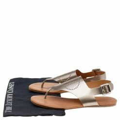 Hermes Grey Logo Patent Leather Thong Sandals Size 37.5 For Women -Deals Hermes Store luxury women hermes used shoes p593051 001