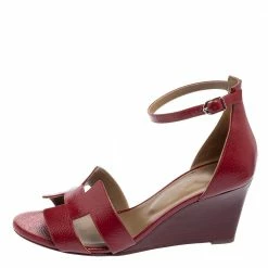 Hermes Hermès Burgundy Patent Leather Legend Ankle-Strap Sandals Size 39 For Women -Deals Hermes Store luxury women hermes used shoes p609792 001