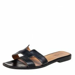 Hermes Black Leather Oran Sandals Size 38.5 For Women