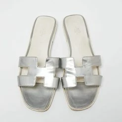Hermes Silver Patent Leather Oran Sandals Size 41.5 For Women -Deals Hermes Store luxury women hermes used shoes p623935 008
