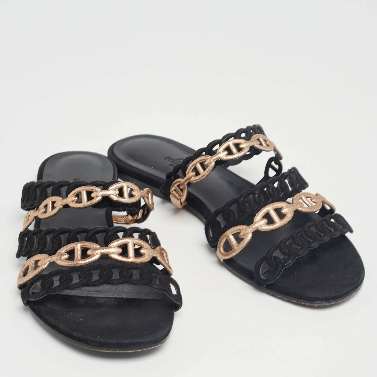 Hermes Hermès Black/Gold Suede And Leather D'ancre Chaine Flat Sandals Size 36 For Women 6 Hermes Hermès Black/Gold Suede And Leather D'ancre Chaine Flat Sandals Size 36 For Women - Image 4