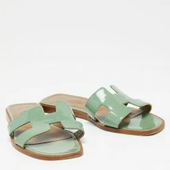 Hermes Hermès Green Patent Leather Oran Flat Slides Size 38 For Women -Deals Hermes Store luxury women hermes used shoes p625292 007