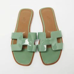 Hermes Hermès Green Patent Leather Oran Flat Slides Size 38 For Women -Deals Hermes Store luxury women hermes used shoes p625292 008