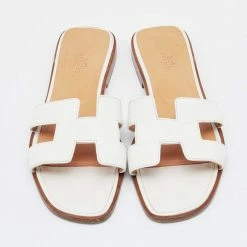 Hermes White Leather Oran Flats Size 38 For Women 12 Hermes White Leather Oran Flats Size 38 For Women -Deals Hermes Store luxury women hermes used shoes p631614 1650917821 001