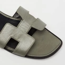 Hermes Grey/Black Leather Oran Flat Slides Size 40.5 For Women -Deals Hermes Store luxury women hermes used shoes p639041 002
