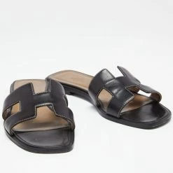 Hermes Black Leather Oran Flat Slide Sandals Size 39 For Women -Deals Hermes Store luxury women hermes used shoes p647154 005
