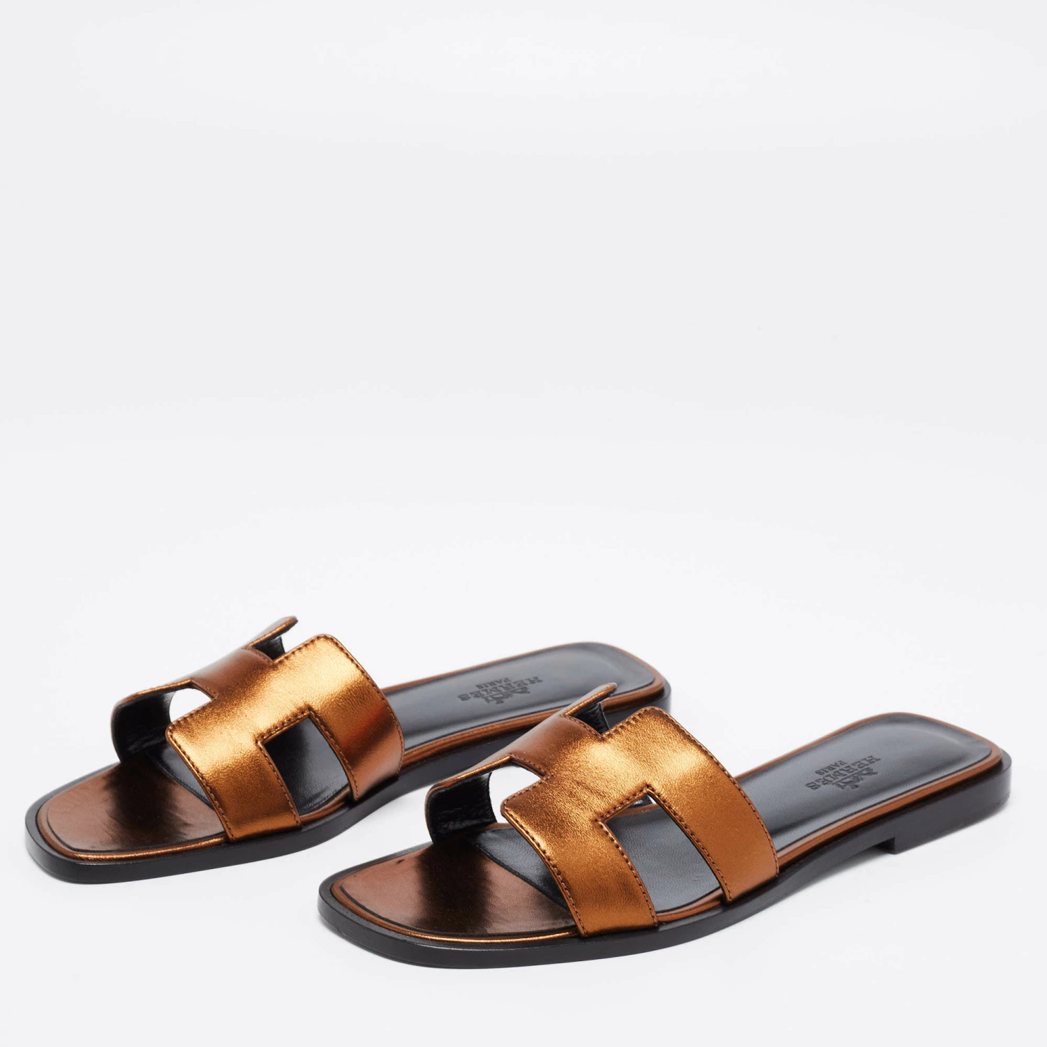 Hermes Bronze Leather Oran Flat Slides Size 35.5 For Women 4 Hermes Bronze Leather Oran Flat Slides Size 35.5 For Women - Image 2
