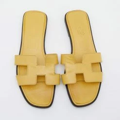 Hermes Yellow Textured Patent Leather Oran Flats Size 38 For Women -Deals Hermes Store luxury women hermes used shoes p651980 004