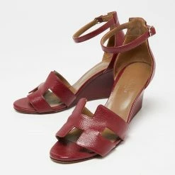 Hermes Hermès Burgundy Patent Leather Legend Ankle-Strap Sandals Size 38 For Women -Deals Hermes Store luxury women hermes used shoes p653130 009