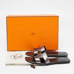 Hermes Hermès Metallic Bronze Leather Oran Sandals Size 38 For Women -Deals Hermes Store luxury women hermes used shoes p654996 008