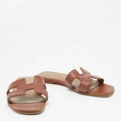 Hermes Brown Leather Oran Flat Slides Size 37.5 For Women 14 Hermes Brown Leather Oran Flat Slides Size 37.5 For Women -Deals Hermes Store luxury women hermes used shoes p662030 004