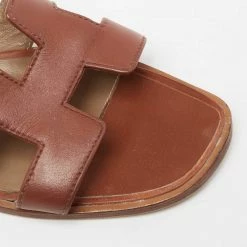 Hermes Brown Leather Oran Flat Slides Size 37.5 For Women 17 Hermes Brown Leather Oran Flat Slides Size 37.5 For Women -Deals Hermes Store luxury women hermes used shoes p662030 008