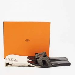 Hermes Hermés Black Crystal Embellished Suede Oran Flat Sandals Size 38 For Women -Deals Hermes Store luxury women hermes used shoes p663634 001