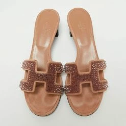 Hermes Beige Suede Embellished Oasis Sandals Size 40.5 For Women 15 Hermes Beige Suede Embellished Oasis Sandals Size 40.5 For Women -Deals Hermes Store luxury women hermes used shoes p672055 010