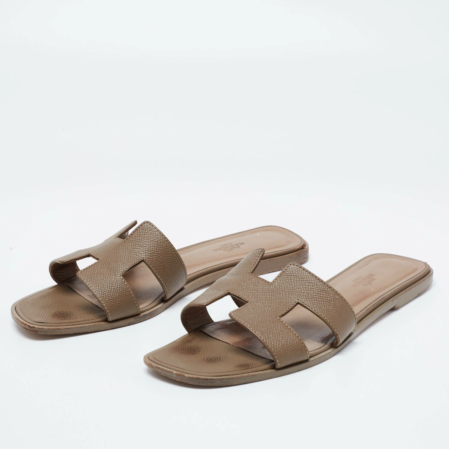 Hermes Tortilla Brown Leather Oran Flat Slide Sandals Size 40.5 For Women 4 Hermes Tortilla Brown Leather Oran Flat Slide Sandals Size 40.5 For Women - Image 2