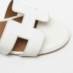 Hermes Hermès White Leather Oasis Sandals Size 39.5 For Women -Deals Hermes Store luxury women hermes used shoes p680504 008