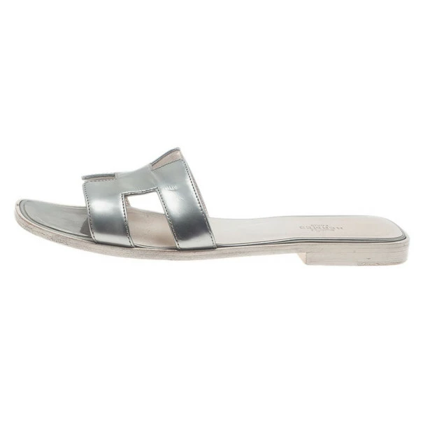 Hermes Silver Leather Oran Box Sandals Size 39.5 For Women 4 Hermes Silver Leather Oran Box Sandals Size 39.5 For Women - Image 2
