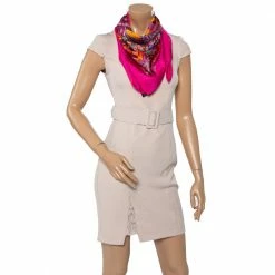 Hermes Hermès Rose Au Coeur De La Vie Silk Scarf For Women -Deals Hermes Store luxury women ralph lauren used accessories p441547 002